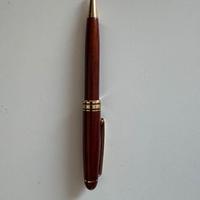 Penna elegante in legno Roberto Capucci