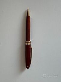 Penna elegante in legno Roberto Capucci