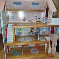 Casa in legno delle bambole