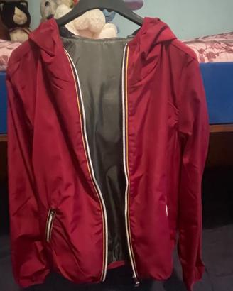 Giacca antivento bordeaux con cappuccio e zip dora