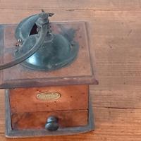 Macinino di noce 1950