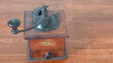 Macinino di noce 1950