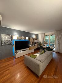 Ampio appartamento seminuovo con giardino privato