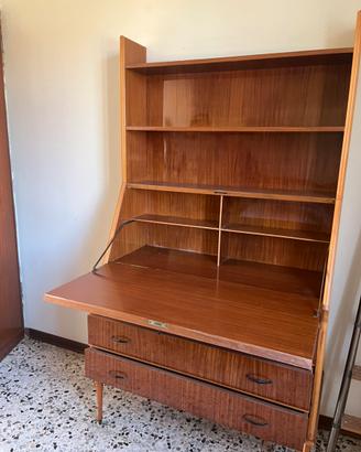 Scrivania/libreria con 3 ripiani e 3 cassettoni
