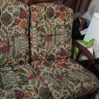 Divanetto a 2 posti con cuscini damascati