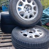 cerchi in lega Kia 215/65-15 +2 scorta tutto 120€