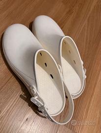 Zoccoli sanitari bianchi