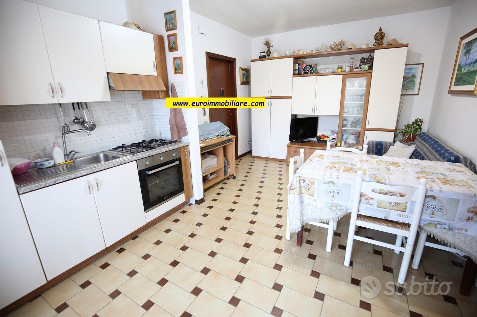 Apartment in Pineto, Zona artigianale industriale commerciale Mercatone - Altro