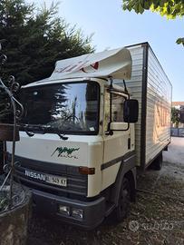 Nissan Ebro L35