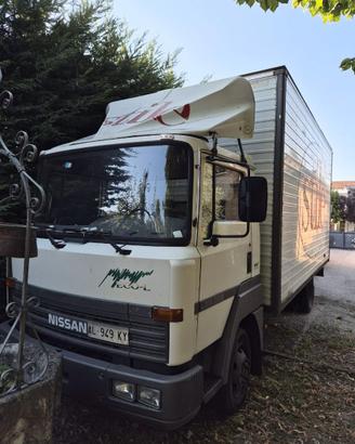 Nissan Ebro L35
