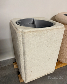 Cestoni in cemento con posacenere
