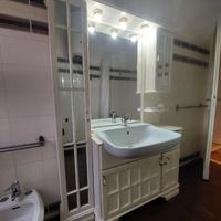 Mobile consolle bagno con lavandino e rubinetto