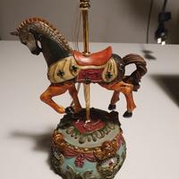 carillon a forma di cavallo da giostra