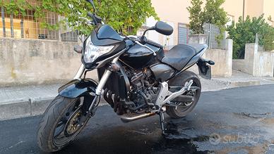Honda Hornet 2012 con  11000 km 