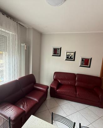 Divani in pelle bordeaux