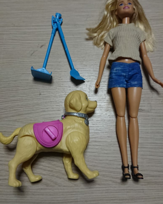 Barbie a spasso con il cane