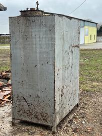 Cisterna o contenitore in ferro