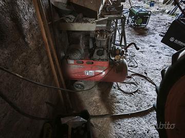 Mobili antichi e attrezzatura