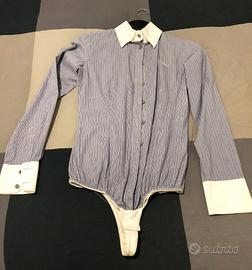 Camicia a righe blu e argento con polsini bianchi