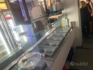 Bancone gelateria con 12 vashette.