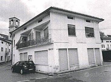 Immobile in asta di 102 m² con 4 locali a Feltre