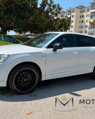 Audi Q2 30 1.6 tdi Identity Black s-tronic my20