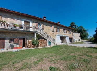 Casa indipendente con giardino e terreno