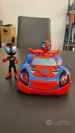 Macchina di spidy e 2 personaggi