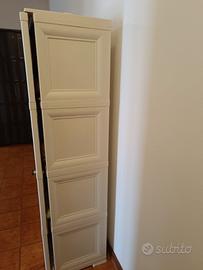 armadio a colonna in pvc. effetto legno