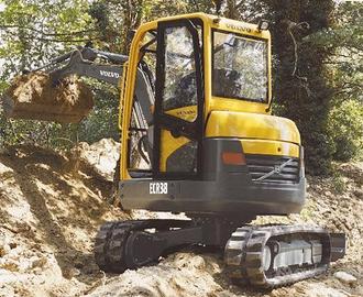 escavatore volvo ecr 38