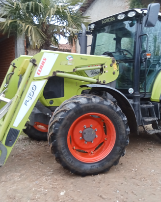 Trattore agricolo