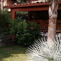 Porticato in legno lamellare color noce