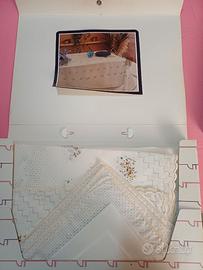 Tovaglia corredo x 12 finemente ricamata