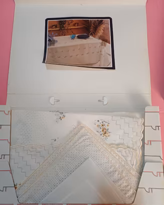 Tovaglia corredo x 12 finemente ricamata