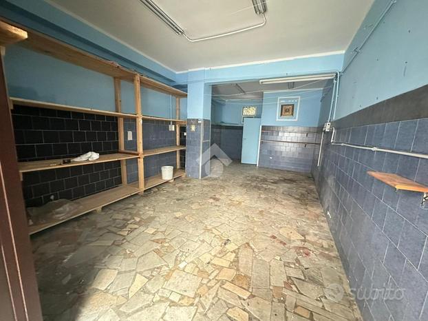 NEGOZIO A NAPOLI