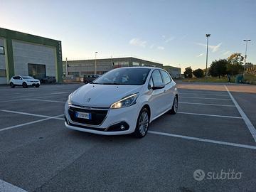 Peugeot 208 PureTech 82 5 porte Allure