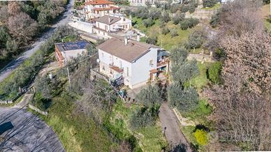 Appartamento di 187 m² con più di 5 locali e box a