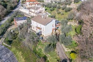 Appartamento di 187 m² con più di 5 locali e box a
