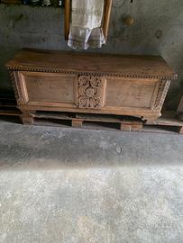 Cassapanca in noce del 700