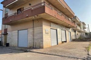 Immobile di 195 m² con 1 locale a Mondragone