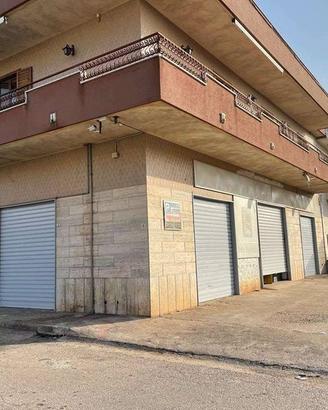 Immobile di 195 m² con 1 locale a Mondragone
