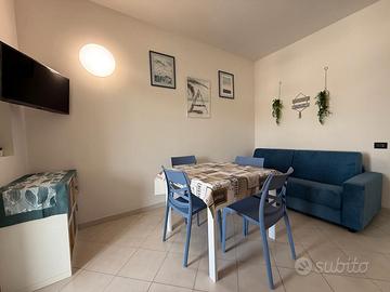 Bilocale con terrazza pranzabile vicino al mare