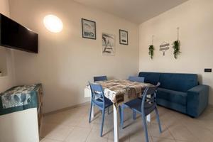 Bilocale con terrazza pranzabile vicino al mare