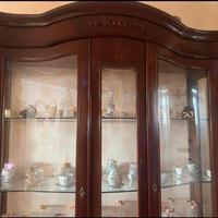 vetrina completo di accessori dentro