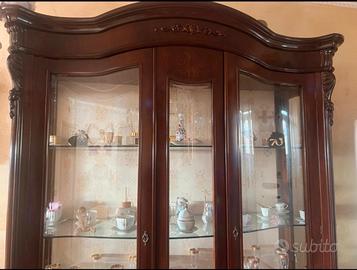 vetrina completo di accessori dentro