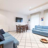 5 LOCALI RISTRUTTURATO CON CANTINA E GARAGE