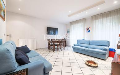 5 LOCALI RISTRUTTURATO CON CANTINA E GARAGE