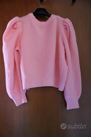 Maglione rosa con maniche a sbuffo
