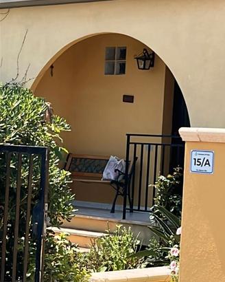 Casa a schiera su 2 livelli con giardino