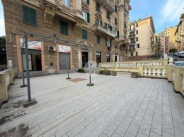 NEGOZIO A GENOVA
